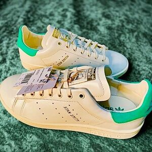 Adidas White and Green Stan Smith Sneakers w Gold Logo NEW In Box 8.5